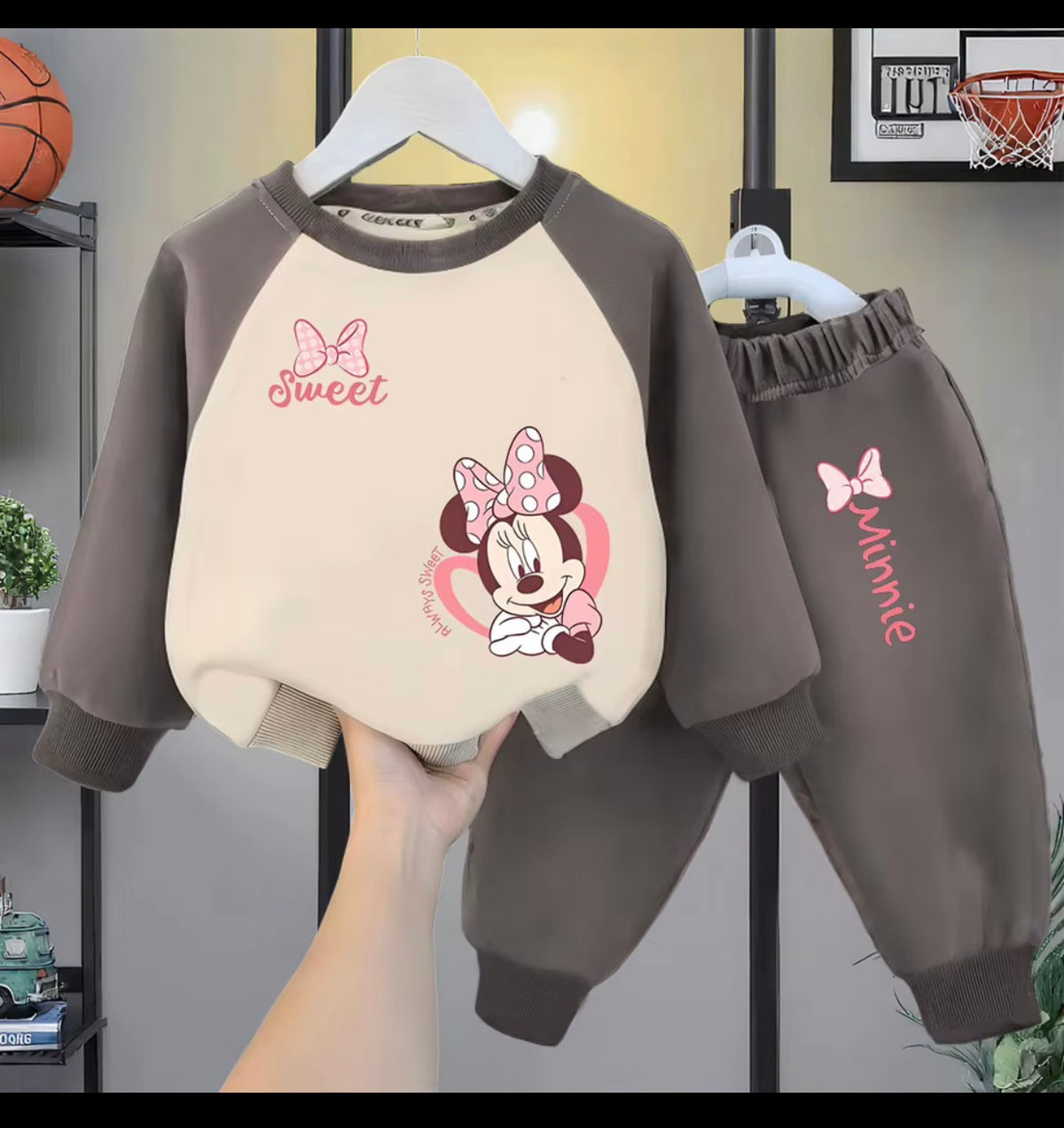 Little Girls’ Minnie Mouse Sweatshirt & Joggers Set – Cute 2-Piece Outfit